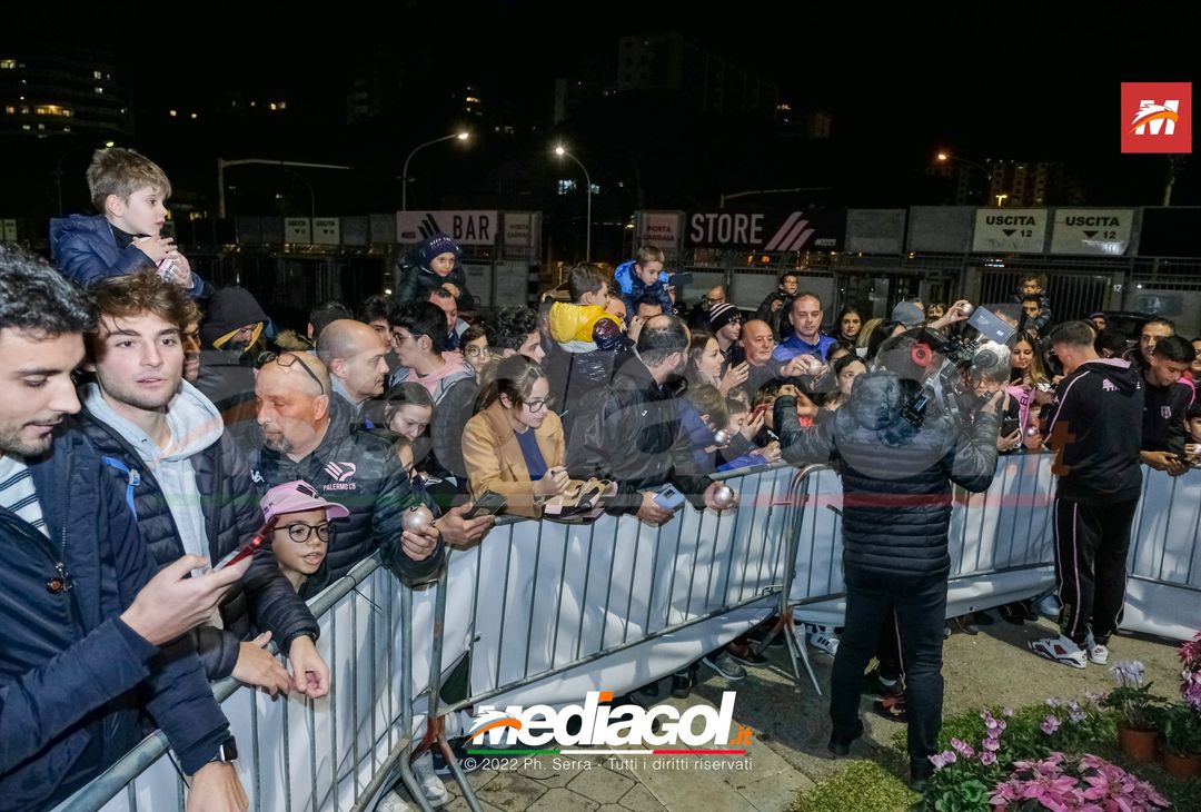 FOTO Palermo: Accardi, Saric e Gomes accendono l’albero al ‘Barbera’ (Gallery) - immagine 25