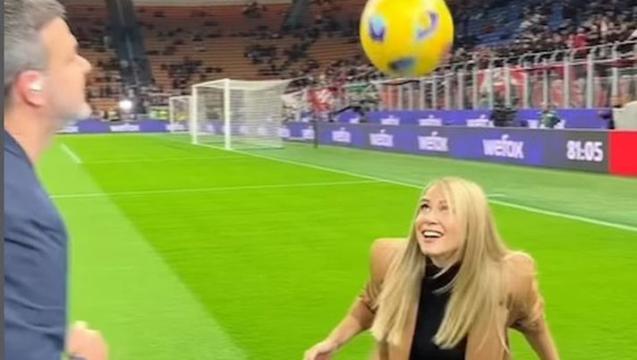 VIDEO / Milan-Juve, Stramaccioni e Diletta Leotta: palleggi a bordo campo - immagine 1