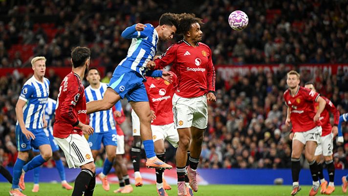 MANCHESTER, ENGLAND - OCTOBER 25: Charalampos Kostoulas of Brighton & Hove Albion scores his team's second goal past Joshua Zirkzee of Manchester United during the Premier League match between Manchester United and Brighton & Hove Albion at Old Trafford on October 25, 2025 in Manchester, England. (Photo by Shaun Botterill/Getty Images) Lo United 'nega' Zirkzee a Roma e Milan - Le parole di Kjaer e Pulisic