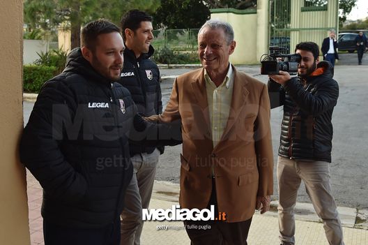 L'addetto stampa Andrea Siracusa con Maurizio Zamparini (Puglia/Getty) Palermo, tre anni fa l’addio a Zamparini: il dogma del patron e l’anima di Maurizio- immagine 19