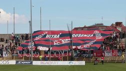 Sold out catanzarese e fumogeni cosentini: derby sempre più vicino