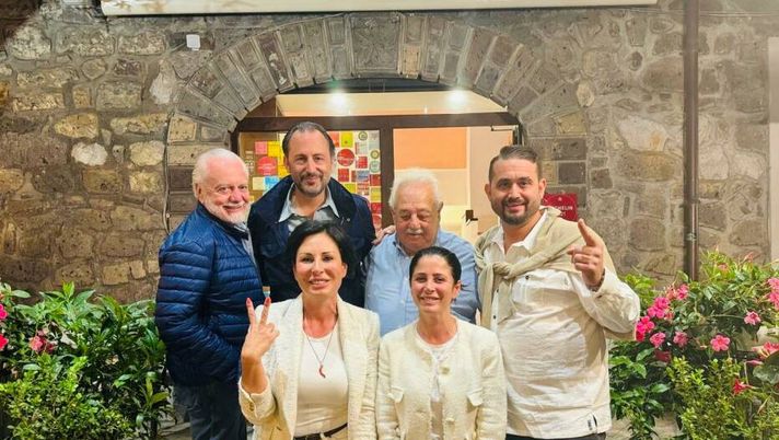 FOTO Dolce reunion per la famiglia De Laurentiis: ecco dov’era a cena ieri sera FOTO Dolce reunion per la famiglia De Laurentiis: ecco dov’era a cena ieri sera - immagine 1