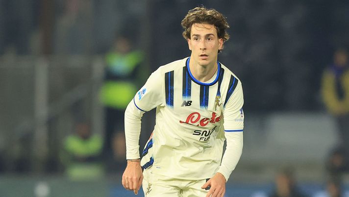PISA, ITALY - JANUARY 16: Lorenzo Bernasconi of Atalanta BC in action during the Serie A match between Pisa SC and Atalanta BC at Arena Garibaldi on January 16, 2026 in Pisa, Italy. (Photo by Gabriele Maltinti/Getty Images) Mercato Roma, sondaggio per Bernasconi: la risposta dell’Atalanta - immagine 1
