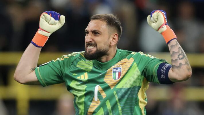 DORTMUND, GERMANY - JUNE 15: Gianluigi Donnarumma of Italy celebrates following the team's victory in the UEFA EURO 2024 group stage match between Italy and Albania at Football Stadium Dortmund on June 15, 2024 in Dortmund, Germany. (Photo by Lars Baron/Getty Images) Agente Donnarumma: “Sta benissimo a Parigi, vuole restare. E su un ritorno in Italia dico…” - immagine 1