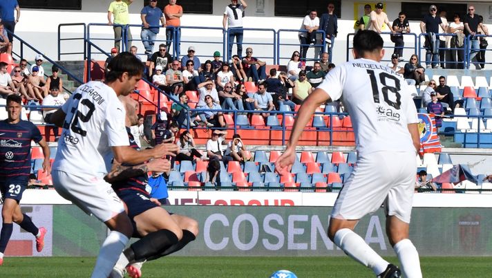 SONDAGGIO: vota il PEGGIORE in campo di Cosenza-Palermo 1-1 SONDAGGIO: vota il PEGGIORE in campo di Cosenza-Palermo 1-1 - immagine 1