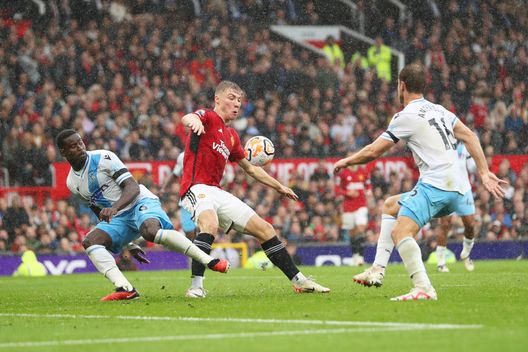 Infiltrazioni d’acqua dal tetto dell’Old Trafford: United, piove sul bagnato…- immagine 4
