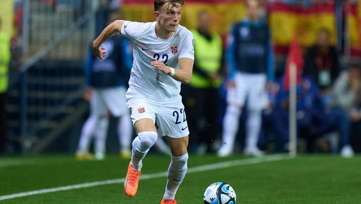 MALAGA, SPAIN - MARCH 25: Marcus Holmgren Pedersen of Norway in action during the UEFA EURO 2024 qualifying round group A match between Spain and Norway at La Rosaleda Stadium on March 25, 2023 in Malaga, Spain. (Photo by Angel Martinez/Getty Images) Nazionali, oggi impegni per due giocatori del Torino: in campo Coco e Pedersen- immagine 2