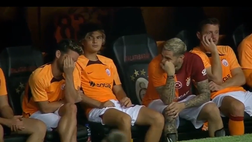 VIDEO Galatasaray, Zaha sbaglia: Icardi e Mertens se la ridono in panchina