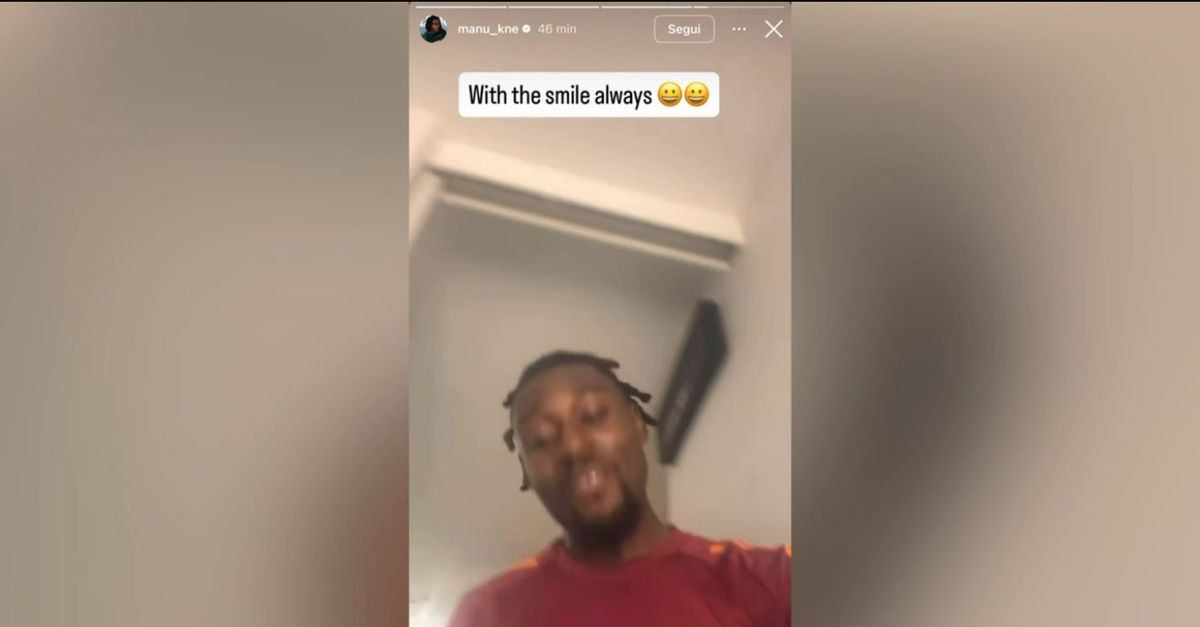 Roma, Manu Koné balla e canta durante l’allenamento: “Sempre con il sorriso”