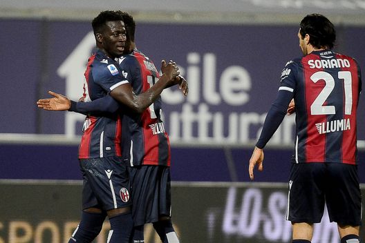BOLOGNA, ITALY - APRIL 21: Musa Barrow of Bologna FC celebrates after scoring the opening goal during the Serie A match between Bologna FC and Torino FC at Stadio Renato Dall'Ara on April 21, 2021 in Bologna, Italy. (Photo by Mario Carlini / Iguana Press/Getty Images)