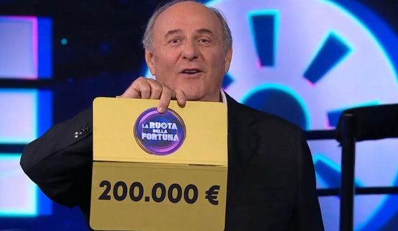 Screen Mediaset La Ruota della Fortuna, vinti per la prima volta i 200mila euro in palio. Scotti si commuove- immagine 2