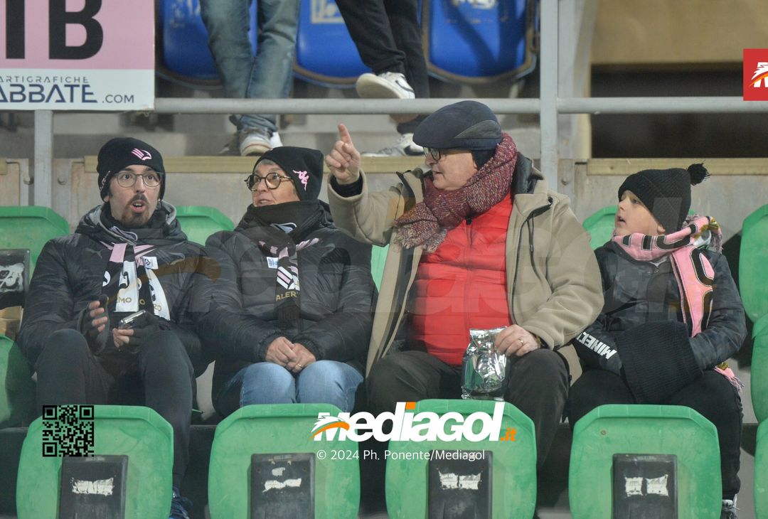 FOTOTIFO Palermo-Bari 3-0, gli scatti ai tifosi al “Renzo Barbera” (GALLERY) - immagine 51