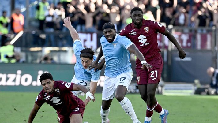 ROME, ITALY - OCTOBER 04: Nuno Tavares of SS Lazio in action during the Serie A match between SS Lazio and Torino FC at Stadio Olimpico on October 04, 2025 in Rome, Italy. (Photo by Marco Rosi - SS Lazio/Getty Images) Le pagelle di Lazio-Torino 3-3: Dembelè ha due punti sulla coscienza- immagine 2