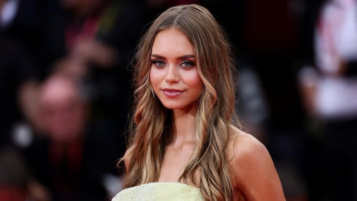 Jannik Sinner allo US Open, la fidanzata Laila Hasanovic sfila sul red carpet di Venezia Jannik Sinner allo US Open, la fidanzata Laila Hasanovic sfila sul red carpet di Venezia - immagine 1