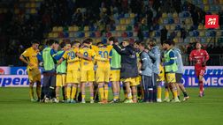 Frosinone, espulso un titolare durante il match contro l’Avellino: salta il Palermo