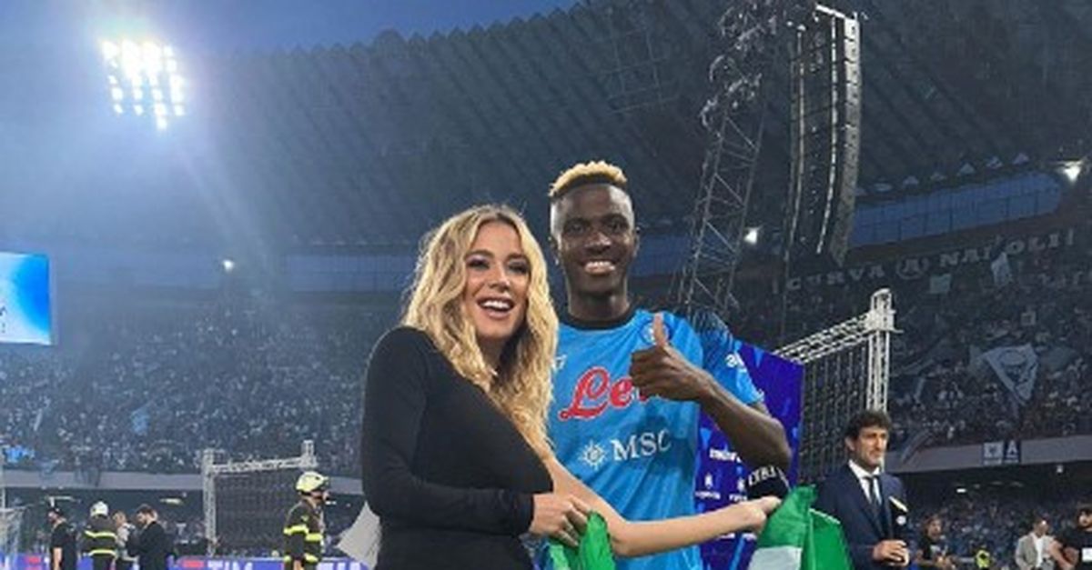 Napoli Osimhen, tifosi sui social se la prendono con l’attaccante. E quelli del... Napoli Osimhen, tifosi sui social se la prendono con l’attaccante. E quelli del...