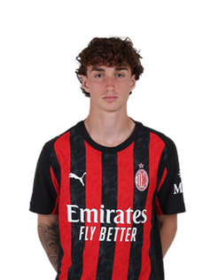 (Foto tratta da www.acmilan.com) matteo-geroli-rosa-milan-futuro-squadra-2025-2026