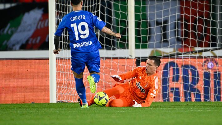 EMPOLI, ITALY - MAY 22: Francesco Caputo kicks the ball attempting to score but Juventus goalkeeper Wojciech Szczesny saves during the Serie A match between Empoli FC and Juventus at Stadio Carlo Castellani on May 22, 2023 in Empoli, Italy. (Photo by Daniele Badolato - Juventus FC/Juventus FC via Getty Images) La caviglia di Baldanzi e il doppio tabù di Caputo: derby dell’Arno, l’Empoli si prepara - immagine 1