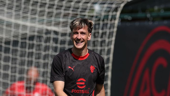 CAIRATE, ITALY - JULY 18: Alexis Saelemaekers of AC Milan in action during at AC Milan training session at Milanello sports center at Milanello on July 18, 2025 in Cairate, Italy. (Photo by Claudio Villa/AC Milan via Getty Images)  Milan