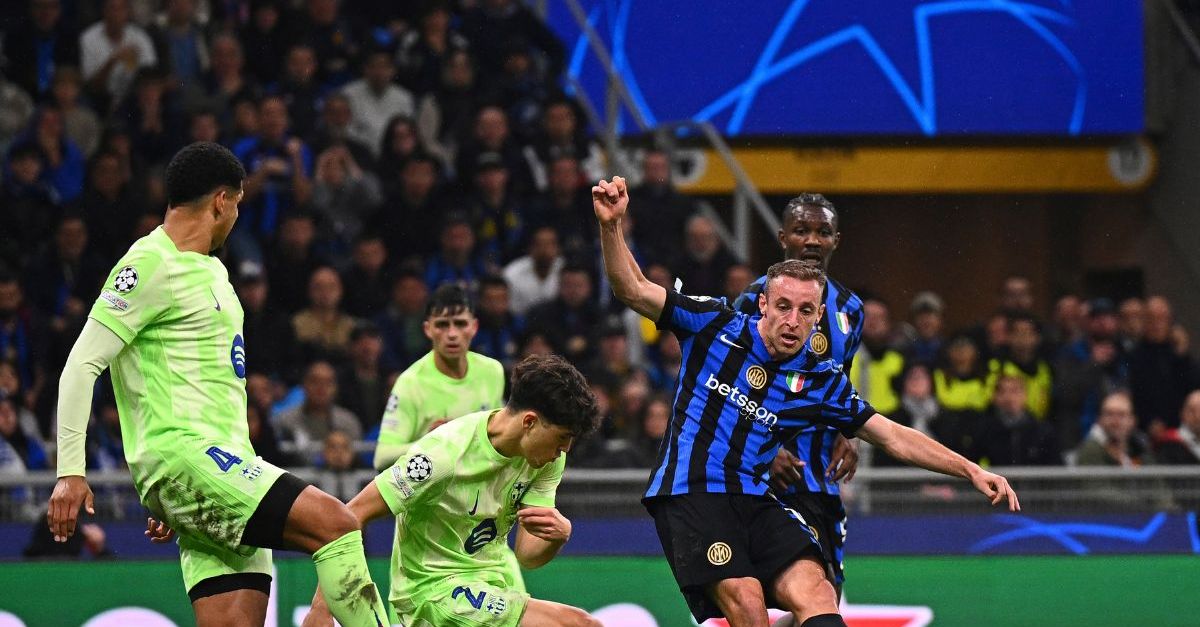 interbarcellona 43 gol e highlights di champions league video da Pianetamilan.it interbarcellona 43 gol e highlights di champions league video