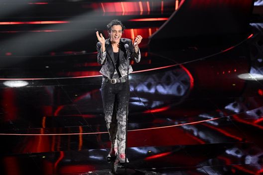 Tananai: “La svolta dopo l’ultimo posto a Sanremo? Grazie alla mia ragazza. Mi guardo…” Tananai: “La svolta dopo l’ultimo posto a Sanremo? Grazie alla mia ragazza. Mi guardo…” - immagine 1