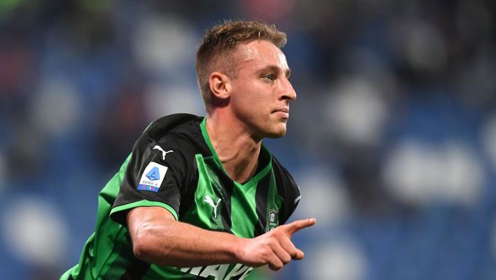 REGGIO NELL'EMILIA, ITALY - OCTOBER 23: Davide Frattesi of US Sassuolo celebrates after scoring his team third goal during the Serie A match between US Sassuolo and Venezia FC at Mapei Stadium - Citta' del Tricolore on October 23, 2021 in Reggio nell'Emilia, Italy. (Photo by Alessandro Sabattini/Getty Images) Calciomercato: tutti vogliono Frattesi, il Napoli pensa a Scalvini- immagine 2