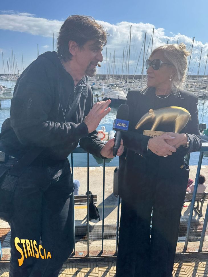 A Striscia Tapiro alla mamma di Fedez: “Sono stronza. Spero che si risposi”- immagine 2