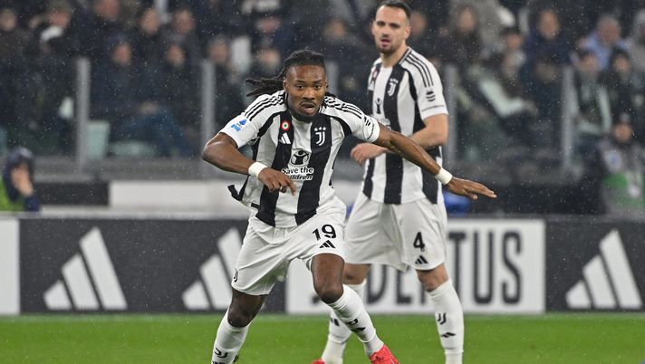 TURIN, ITALY - MARCH 09: Khephren Thuram of Juventus runs with the ball during the Serie A match between Juventus and Atalanta at Allianz Stadium on March 09, 2025 in Turin, Italy. (Photo by Filippo Alfero - Juventus FC/Juventus FC via Getty Images) thuram juventus