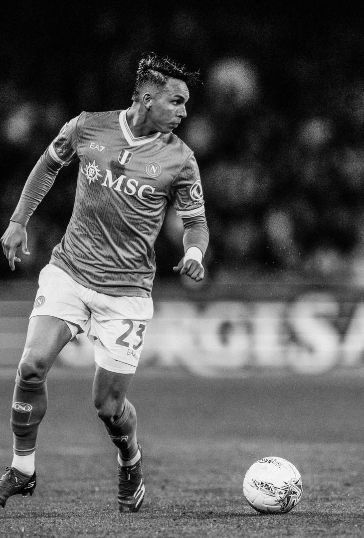 Spavalderia in bianco e nero per Napoli-Milan: scontro tra stelle! – LE FOTO - immagine 5