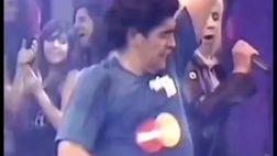 Genio in campo e uomo del popolo fuori: questo era il mito Maradona