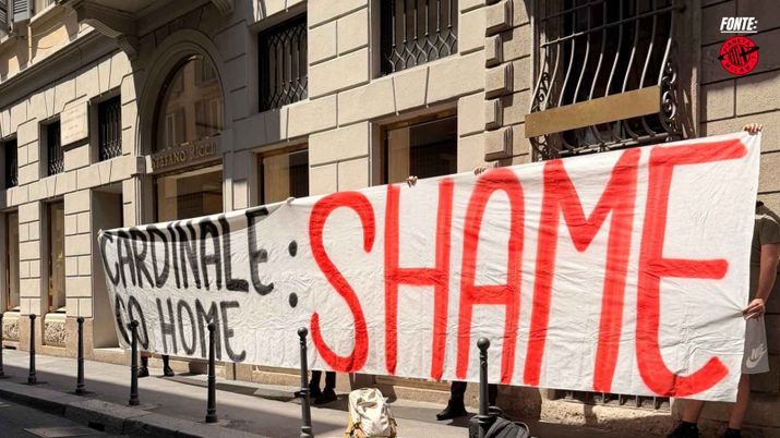 Curva Sud Milan, striscione contro Gerry Cardinale (dall'inviato per Pianeta Milan Stefano Bressi) Curva Sud, altri due striscioni: 'Cardinale go home: SHAME!' | Foto PM