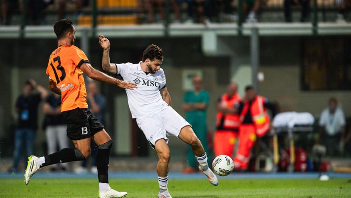 Kvara, contro l’Egnatia ha incantato tutti: Conte ha trovato il suo abito perfetto - immagine 1