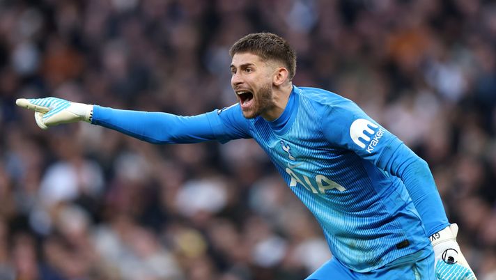 LONDON, ENGLAND - FEBRUARY 22: Guglielmo Vicario of Tottenham Hotspur reacts during the Premier League match between Tottenham Hotspur and Arsenal at Tottenham Hotspur Stadium on February 22, 2026 in London, England. (Photo by Justin Setterfield/Getty Images) vicario napoli