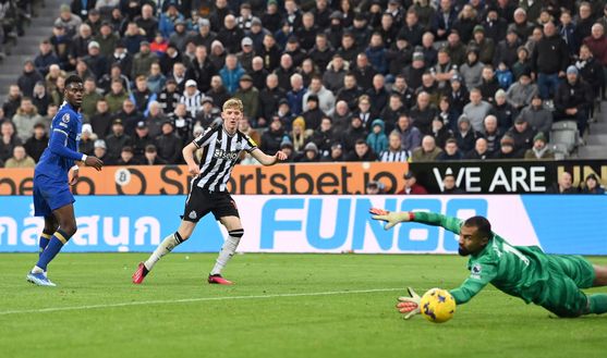 Newcastle upon Tyne, Inghilterra - 25 novembre 2023: Il gol di Anthony Gordon contro il Chelsea. (Foto di Stu Forster/Getty Images) Newcastle-Chelsea, statistiche e precedenti del match di Premier League- immagine 3