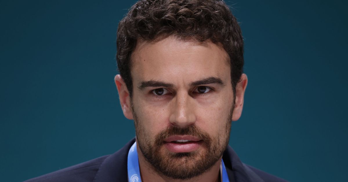 Theo James: “Ho un legame speciale con l’Italia. Aprirò una osteria a Londra” Theo James: “Ho un legame speciale con l’Italia. Aprirò una osteria a Londra”