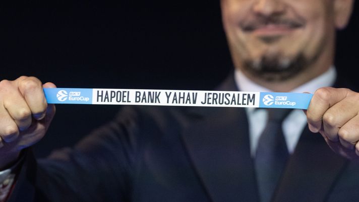 BARCELONA, SPAIN - JULY 05: Hapoel Bank Yahav Jerusalem is drawn during the 2024-2025 BKT EuroCup Regular Season Draw at Auditori Imagina on July 05, 2024 in Barcelona, Spain. (Photo by Rodolfo Molina/Euroleague Basketball via Getty Images) Manresa-Hapoel, streaming live e diretta tv: dove vedere la partita gratis - immagine 1