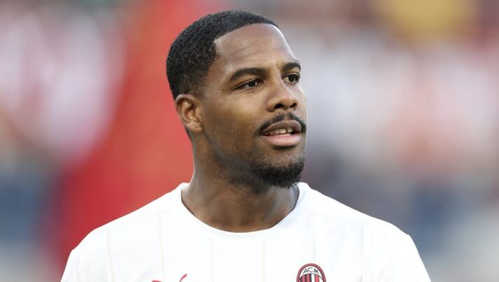 ROME, ITALY - MAY 18: Mike Maignan of the AC Milan warms up ahead before the Serie A match between Roma and AC Milan at Stadio Olimpico on May 18, 2025 in Rome, Italy. (Photo by Claudio Villa/AC Milan via Getty Images) Fantacalcio, ecco i cinque top portieri di Leghe per FVM: Maignan fuori dal podio - immagine 1