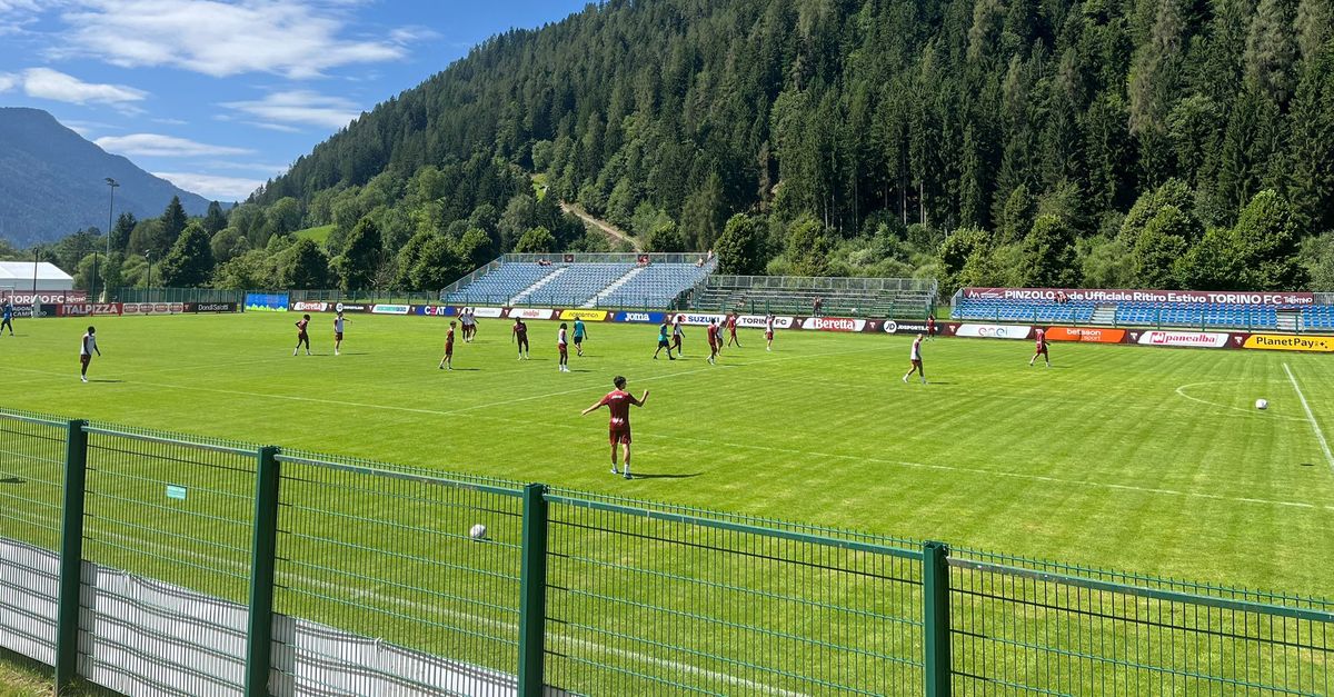 Morgonträning i Pinzolo: Musklerna vaknar i ljuset av vänskapsmatchen