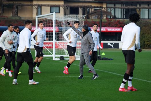 Milan, allarme rosso in difesa: Walker subito titolare con l’Inter. E in attacco unica scelta- immagine 2