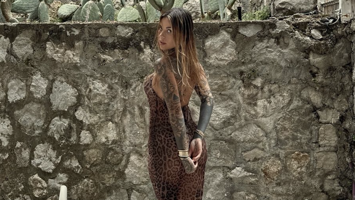 Zoe Cristofoli, look maculato da capogiro: lady Hernandez più sexy che mai Zoe Cristofoli, look maculato da capogiro: lady Hernandez più sexy che mai - immagine 1