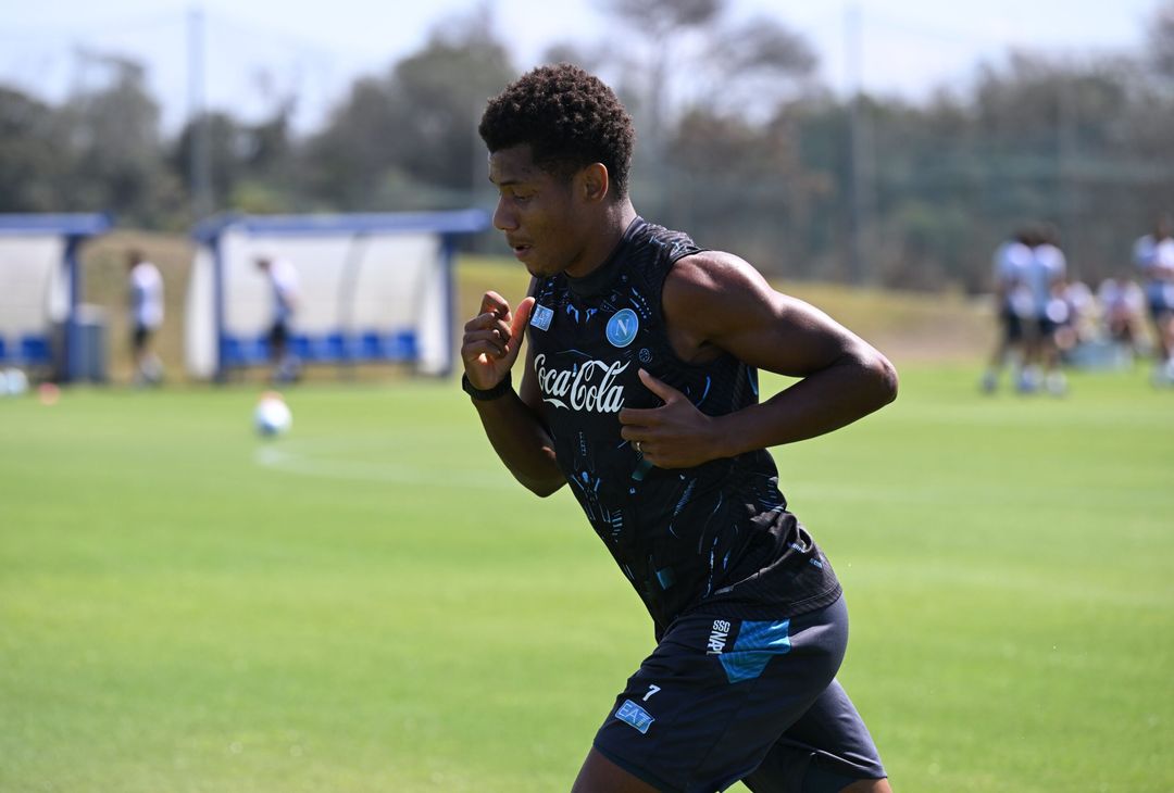 Grinta e sorrisi a Castel Volturno, il Napoli prepara il match col Cagliari GALLERY - immagine 2