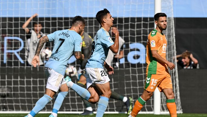 VIGO, SPAIN - OCTOBER 02: Gabriel Veiga of Celta Vigo celebrates after scoring their team's first goal during the LaLiga Santander match between RC Celta and Real Betis at Estadio Balaidos on October 02, 2022 in Vigo, Spain. (Photo by Octavio Passos/Getty Images)  celta vigo