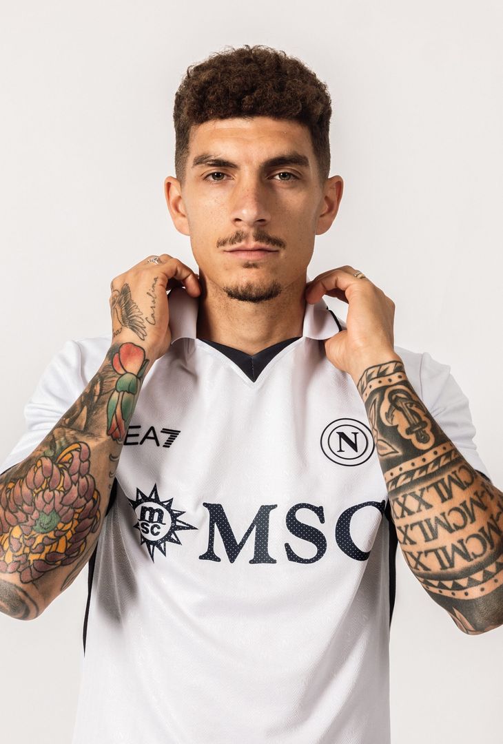 Dalle 19.26 sono in vendita le nuove maglie da trasferta del Napoli