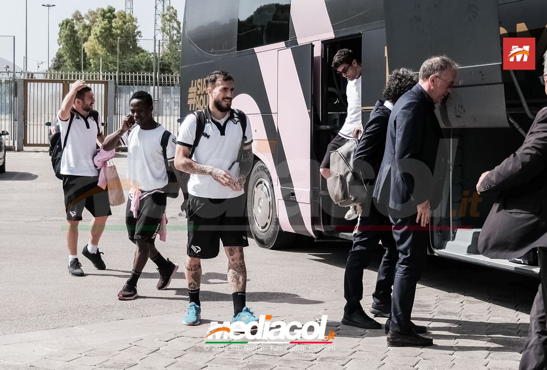 FOTO Palermo, il rientro al “Renzo Barbera” dopo la trasferta di Padova (Gallery) - immagine 3