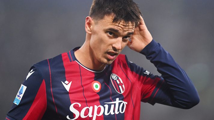 BOLOGNA, ITALY - APRIL 12: Nikola Moro of Bologna looks on during the Serie A match between Bologna FC 1909 and US Lecce at Renato Dall'Ara Stadium on April 12, 2026 in Bologna, Italy. (Photo by Alessandro Sabattini/Getty Images) Moro: “Oggi siamo stai bravi. Il crollo di gennaio?…Pessina? E’ stato bravo a sfruttare…” - immagine 1