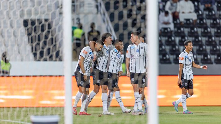 Saudi Pro-League, attaccante dell’Al-Shabab sputa verso l’arbitro: espulsione e stagione finita - immagine 1