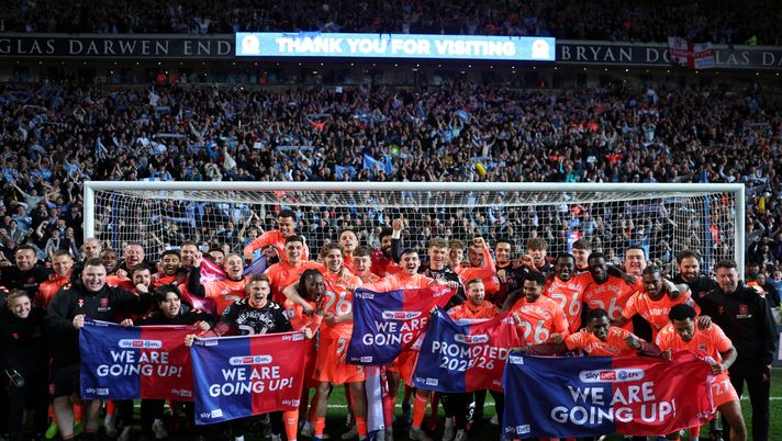 La curiosa campagna del Coventry nel 2023: la promozione gli costerà 5 mila abbonamenti per i tifosi - immagine 1