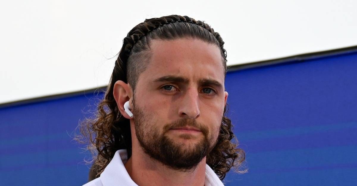 Calciomercato Milan, dalla Francia: “Rabiot: accordo ad un passo col Marsiglia” Calciomercato Milan, dalla Francia: “Rabiot: accordo ad un passo col Marsiglia”