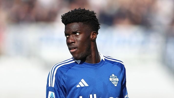 Como-Cagliari, le formazioni ufficiali: Diao dal 1′, la scelta su Gaetano, Douvikas ed Esposito Como-Cagliari, le formazioni ufficiali: Diao dal 1′, la scelta su Gaetano, Douvikas ed Esposito - immagine 1