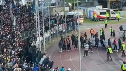 La squadra lascia il terreno di gioco, i tifosi azzurri gridano: “Andate a lavorare!”